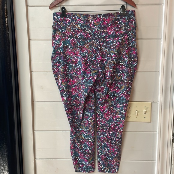 Lululemon Base Pace High-Rise
Running Tight 25" - Floral
Electric Multi  Size 16 - Picture 8 of 13